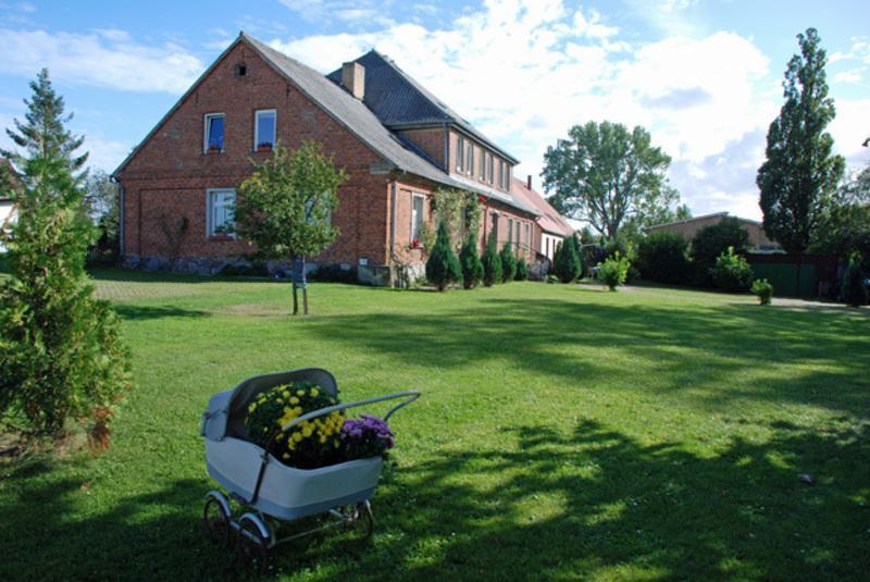 Ferienwohnungen Im Gutshaus Gnies Eksteriør billede